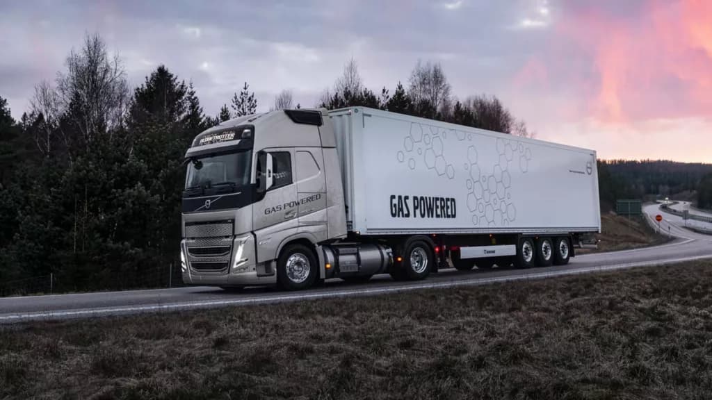 Volvo Trucks mit I-Save und LNG Antrieb gewinnen Europäischen Transportpreis für Nachhaltigkeit 2022
