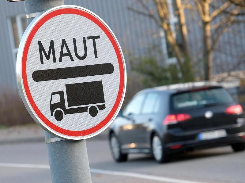 SPÖ für Lkw-Maut auf allen Straßen, Güter sollen Bahn fahren