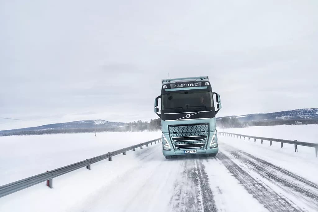 Elektro-Lkw von Volvo unter winterlichen Extrembedingungen getestet