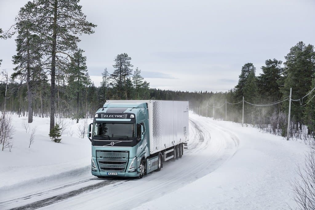 Elektro-LKW von Volvo unter winterlichen Extrembedingungen getestet