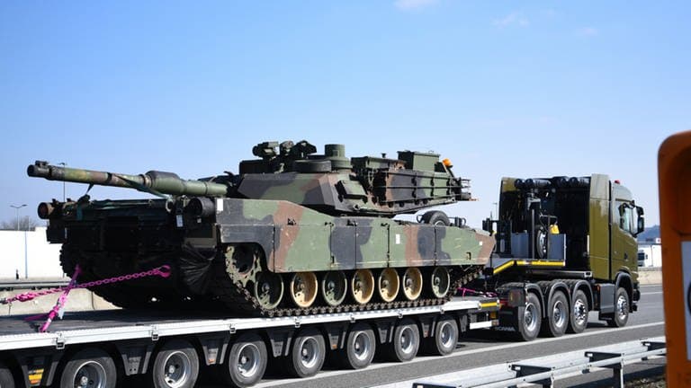 Panzer-Transporte auf A6 bei Hockenheim unterwegs