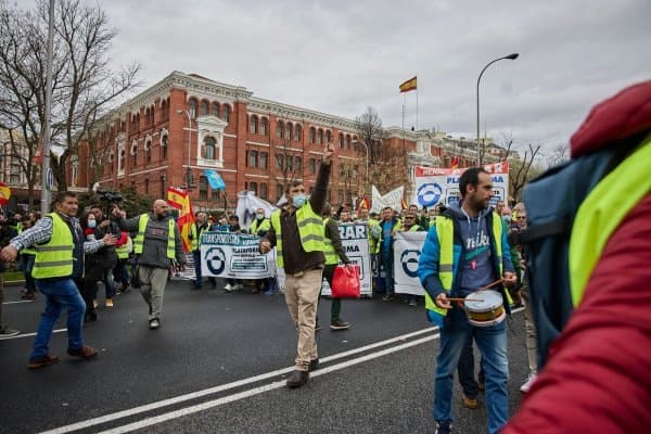 Folgenschwere Lkw-Proteste gehen in Spanien weiter