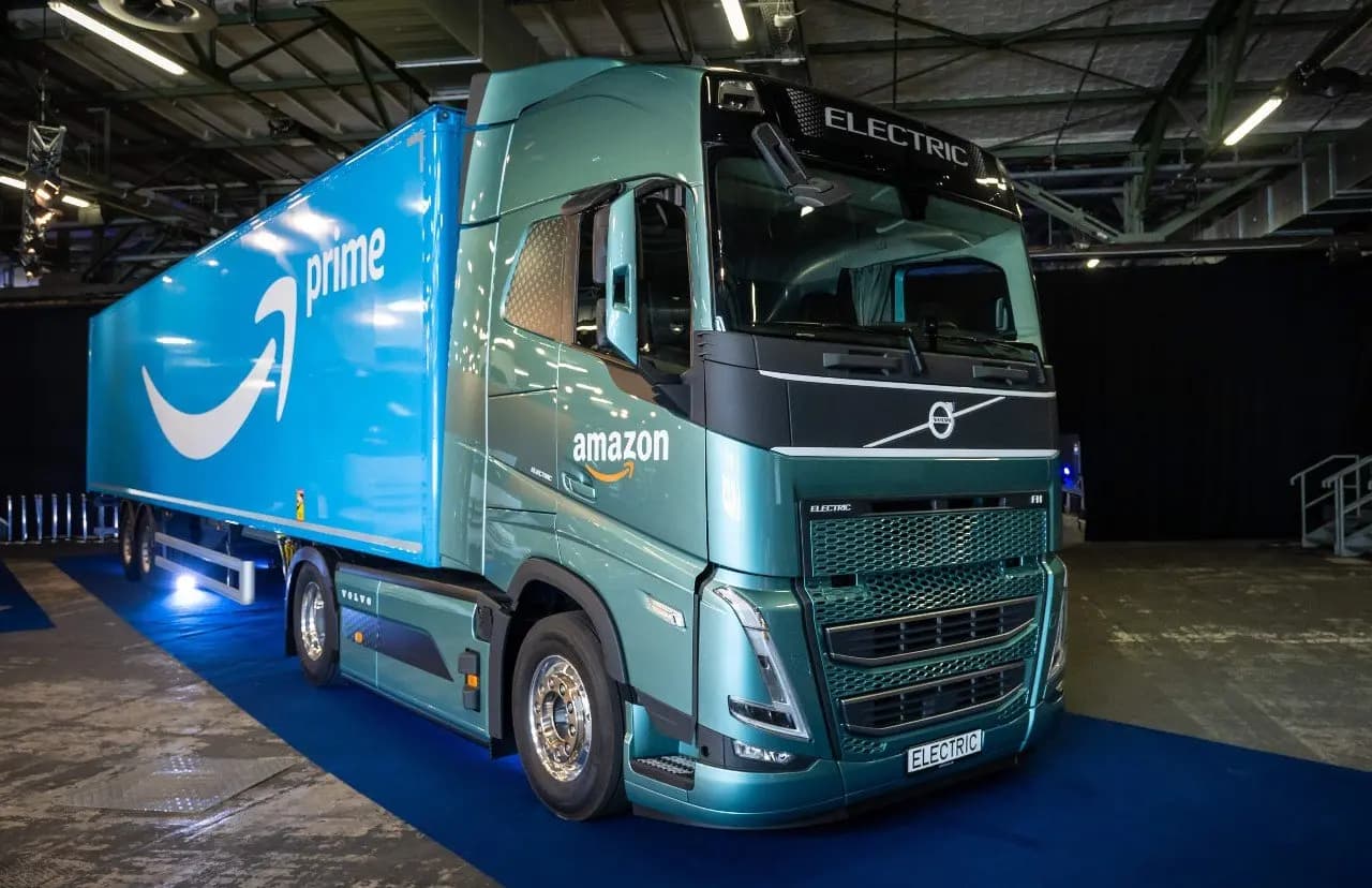 Amazon startet mit erstem vollelektrischen Lkw in Deutschland