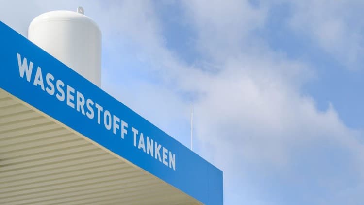 <em>NRW fördert Elektrolyseanlage zur Lkw-Betankung mit Millionen</em>