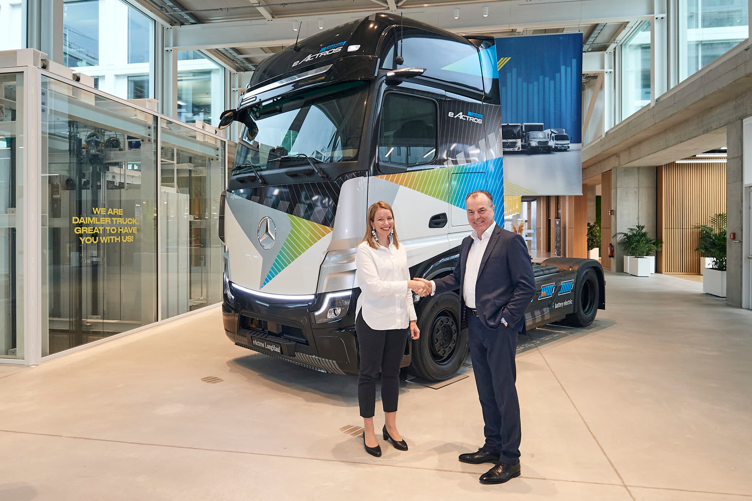 Absichtserklärung unterzeichnet: DB Schenker übernimmt 100 eActros LongHaul in seinen Fuhrpark