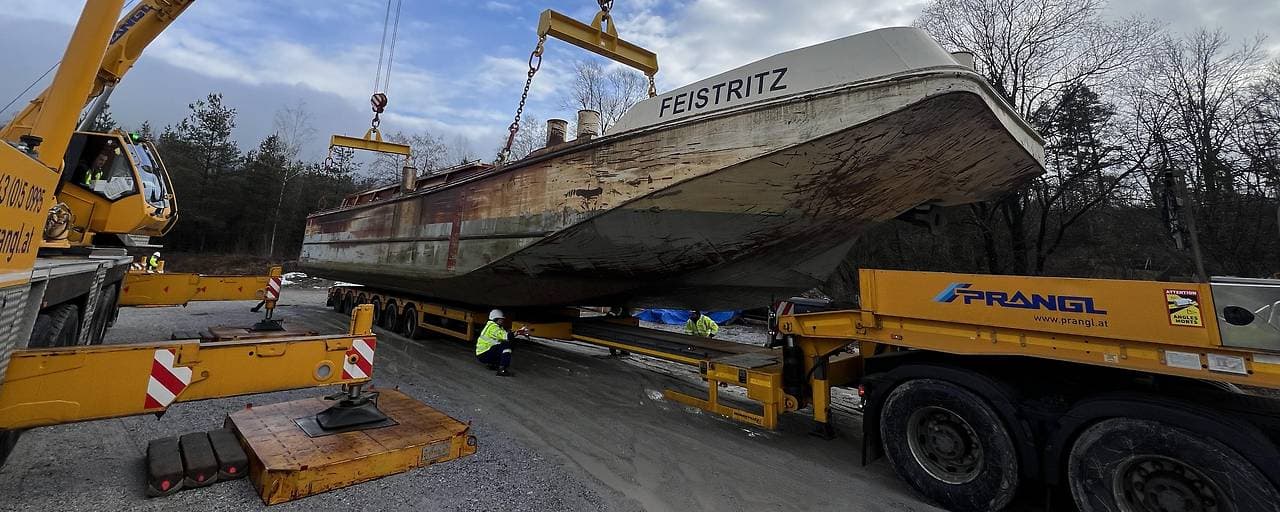Schiff „fährt“ mit Lkw von Kärnten nach Tirol