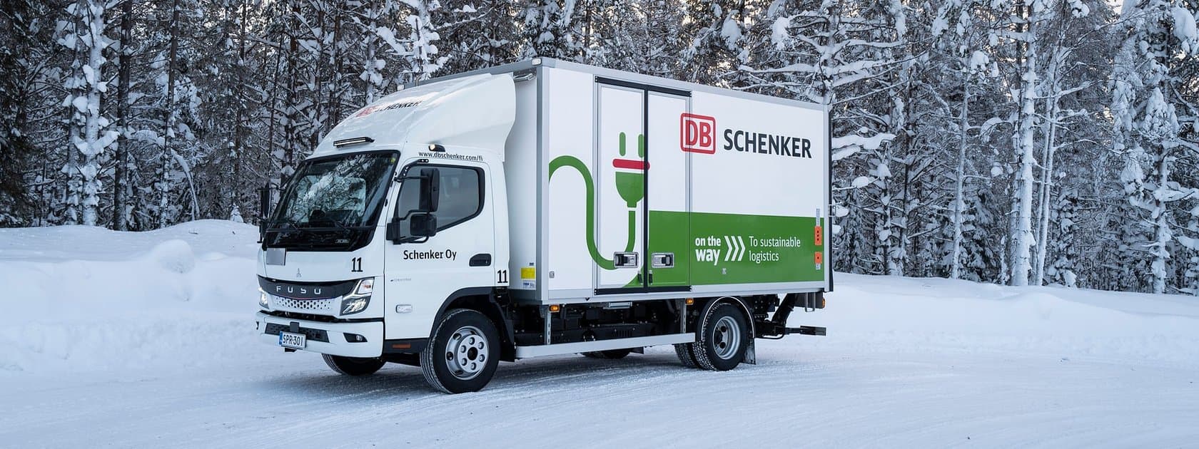 Eiskalt im Norden Finnlands: FUSO eCanter bei DB SCHENKER als einer von Daimler Trucks weltweit nördlichsten Elektro-Lkw im Einsatz