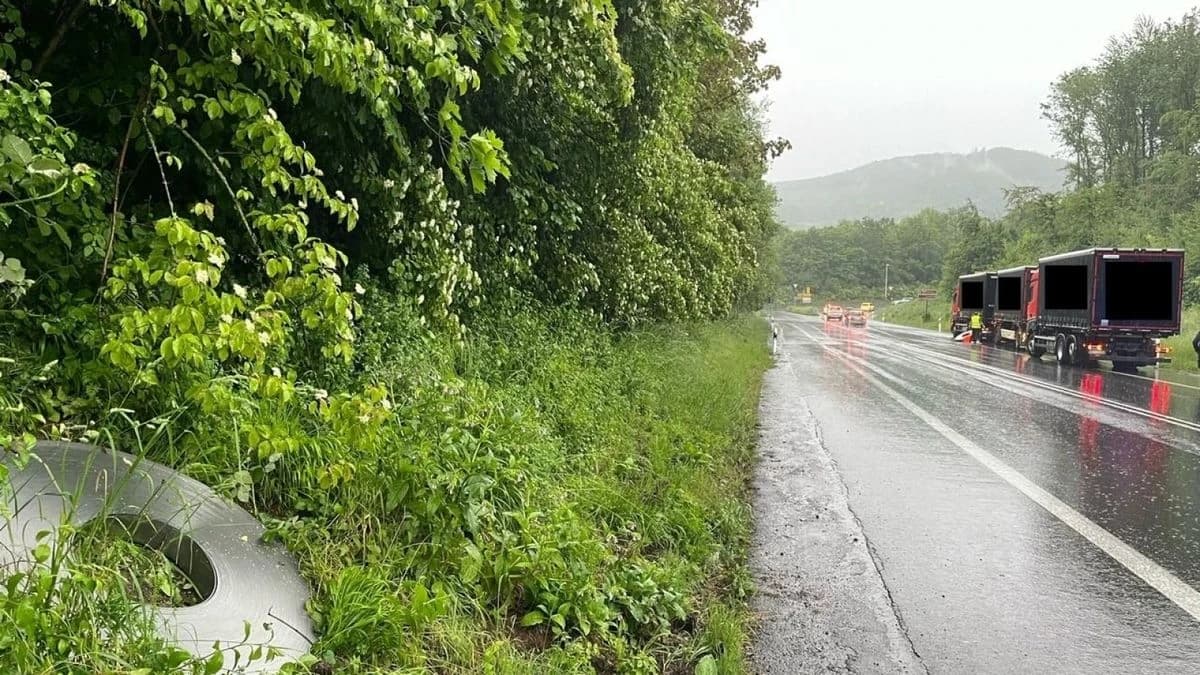 Tonnenschwere Coils fliegen in Hagen vom Lkw