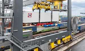 Truck2Rail: Nicht kranbare Lkw-Trailer auf die Schiene bringen