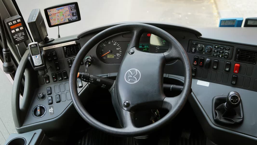 15-Jähriger klaut Linienbus in Bremen und nimmt Fahrgäste mit