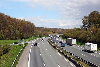 Paderborn: LKW-Fahrer fährt ohne Führerschein dreimal um die Erde