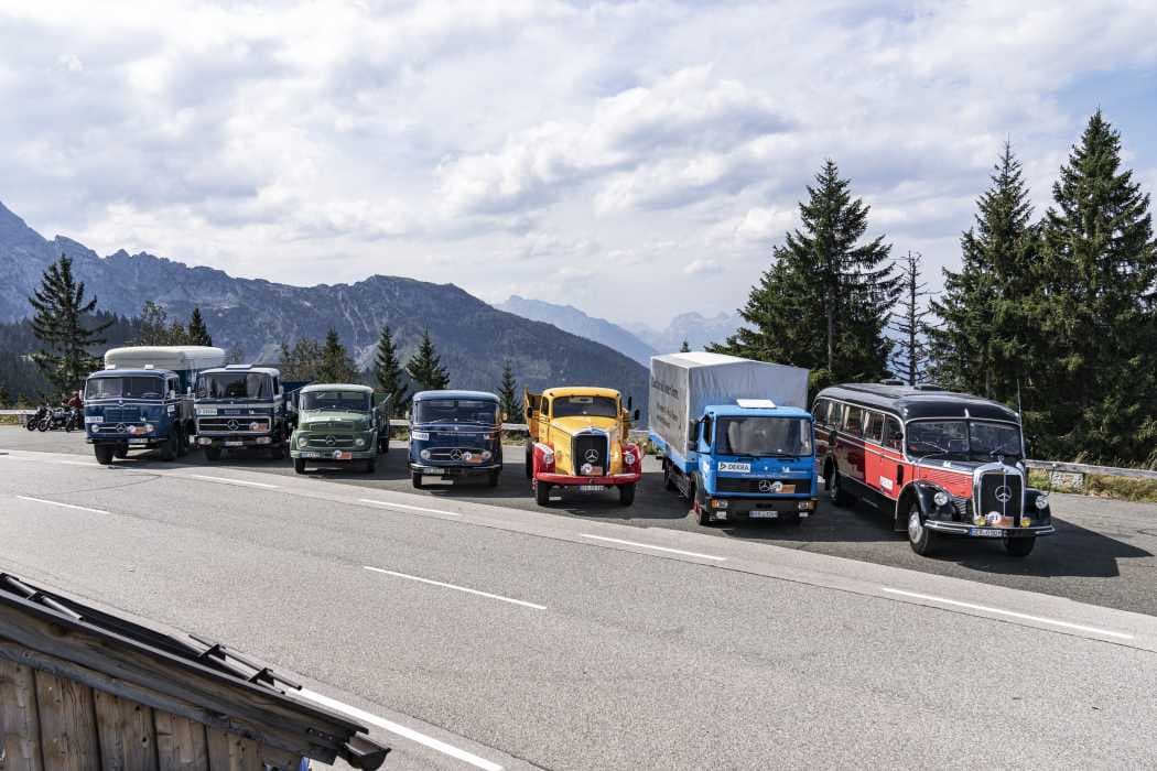 Jubiläumstour: Acht Lkw- und Buslegenden von Mercedes-Benz und Setra auf Deutschlandfahrt