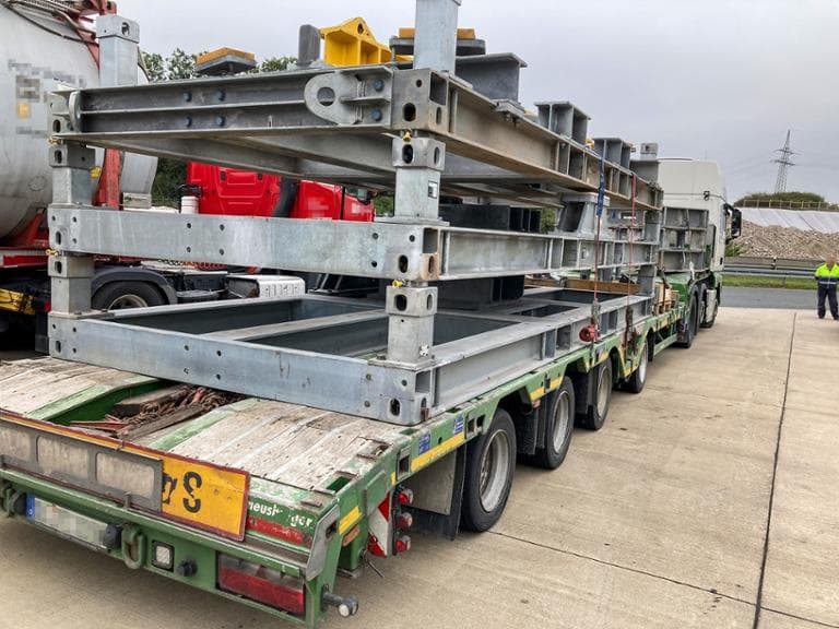 Schwertransporter bringt Trafos für Konverter nach Osterath