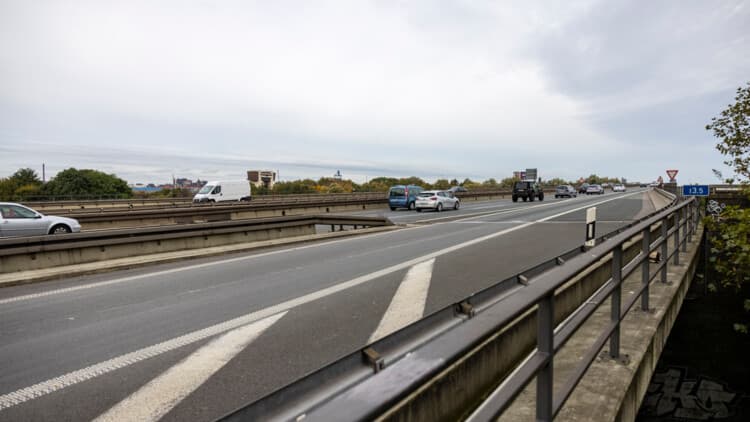 Disposition: Verbot für Schwertransporte auf A59-Brücke