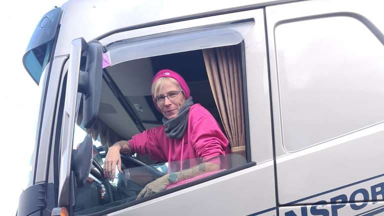 „Ihr seid nicht alleine“: Lkw-Fahrerin plant erneut Weihnachtsaktion für Kollegen
