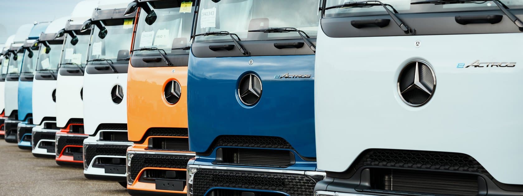 Mercedes-Benz Trucks hands over first series-produced eActros 600 to customers in Germany