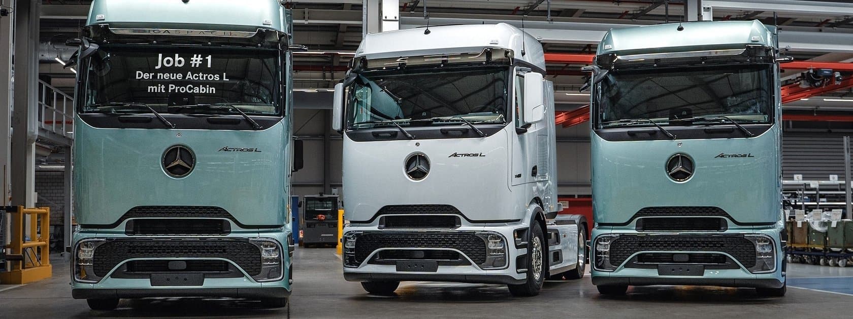 Der neue Actros L: Erstes Fahrzeug rollt im Mercedes-Benz Werk Wörth vom Band
