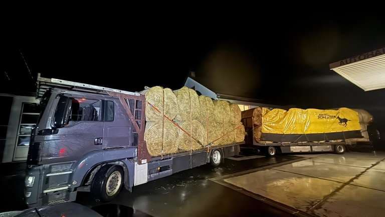 Schwertransport muss Fahrt sofort beenden – Geldstrafe wegen vier Heuballen