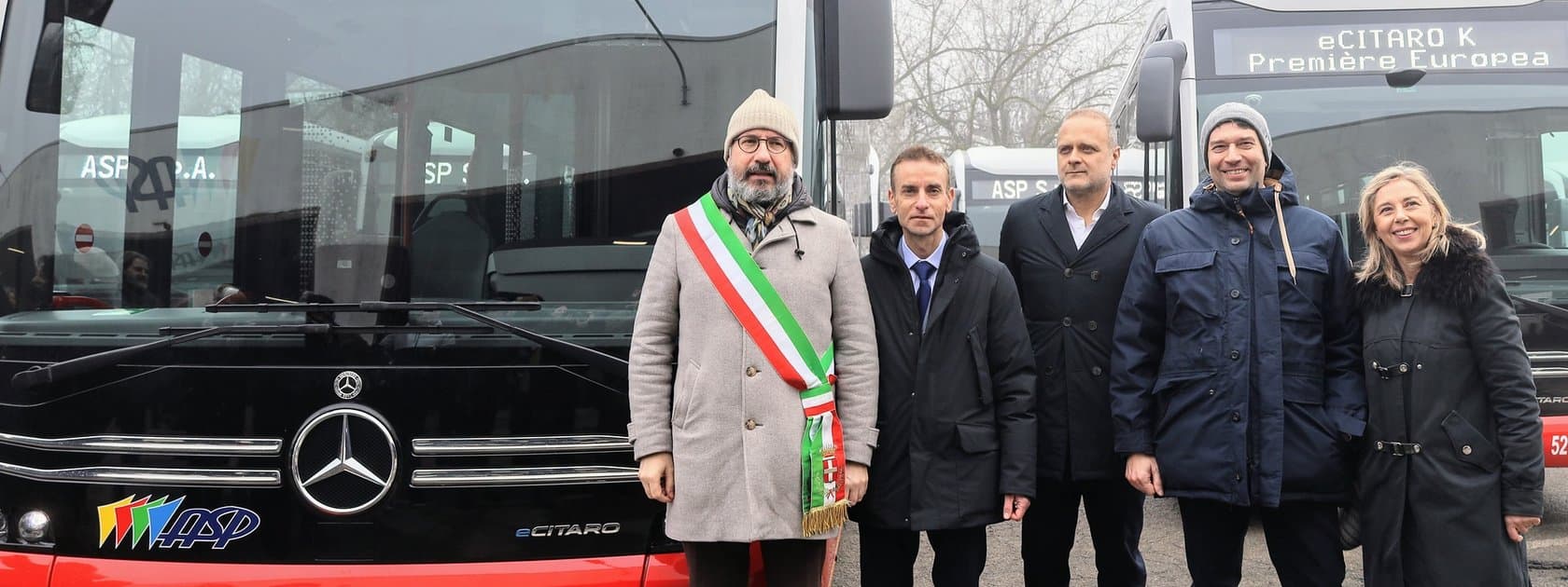 Europa-Premiere: Erste vier Mercedes Benz eCitaro K fahren nach Asti in der italienischen Region Piemont