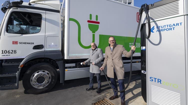 E-Lkw: Flughafen Stuttgart bietet Ladestationen für Luftfracht-Speditionen