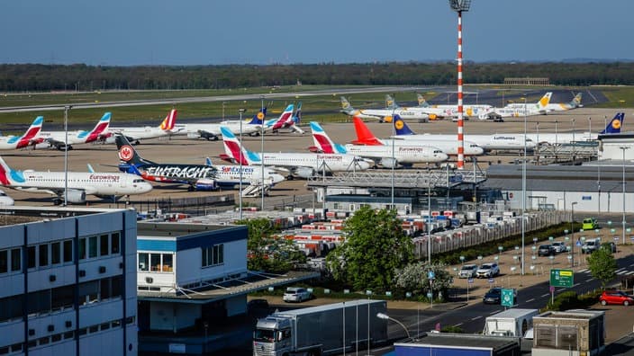 Verdi ruft zu Warnstreiks am Montag an allen großen NRW-Flughäfen auf
