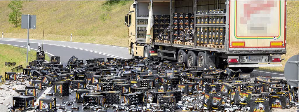 Bierlaster verliert Ladung: A73 in Südthüringen gesperrt