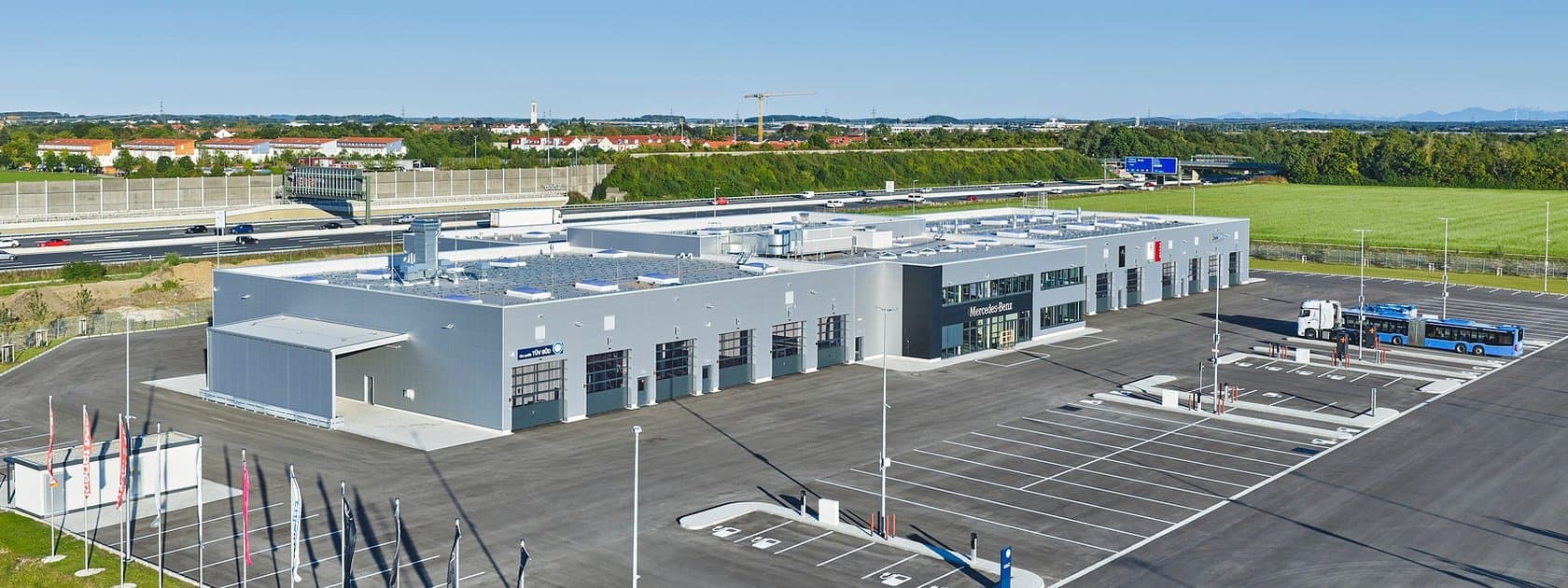 Daimler Truck eröffnet neuen Standort für Vertrieb und Service von Lkw und Bussen in Aschheim bei München